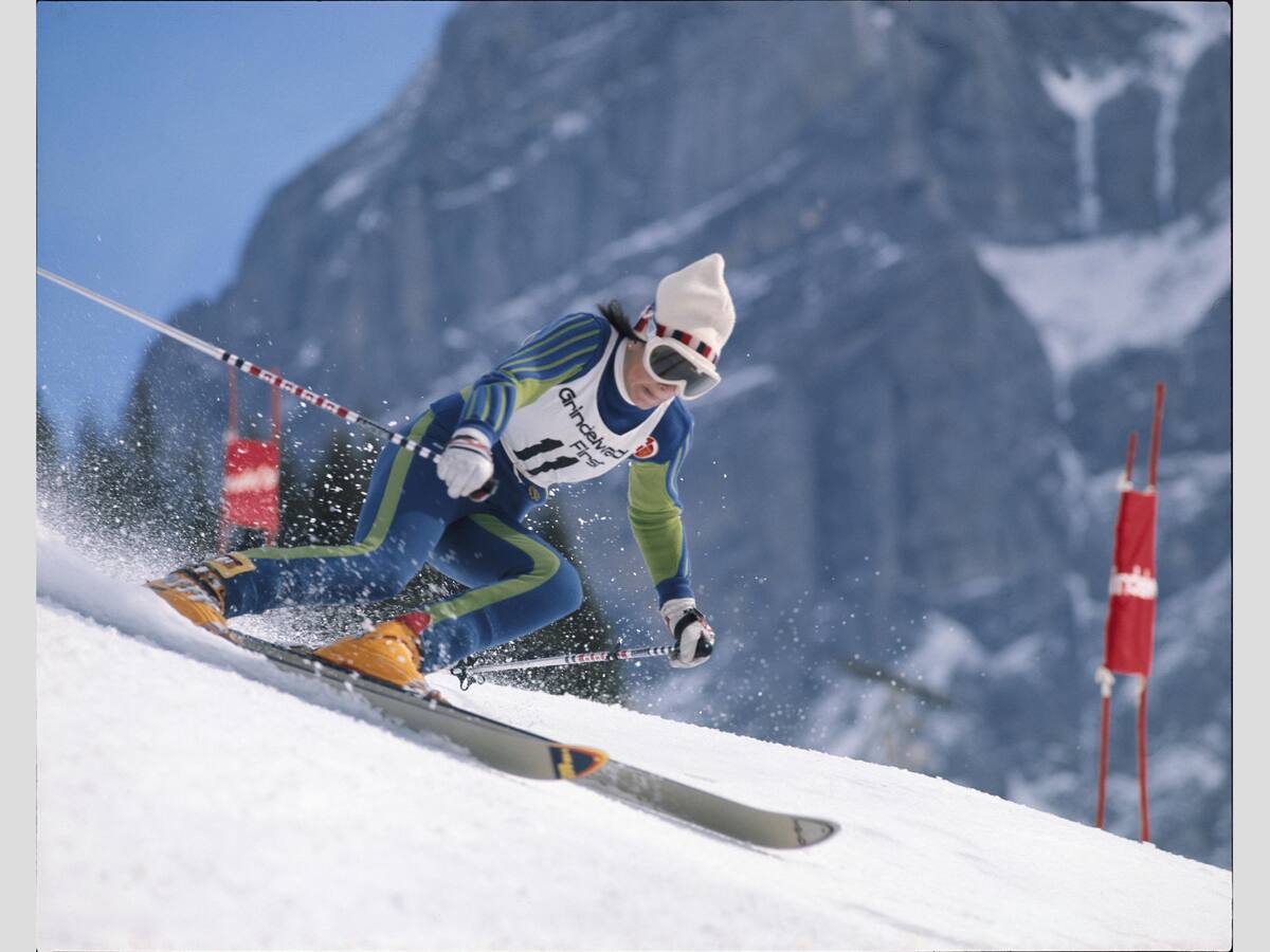 Vieux Sticker Rossignol Vintage 1977 - Lise-Marie Morerod - Collection Skieur - Autocollant Rétro Pour Les Fans De Ski !